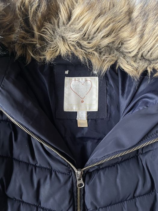 Тъмно синьо яке с пух BERSHKA