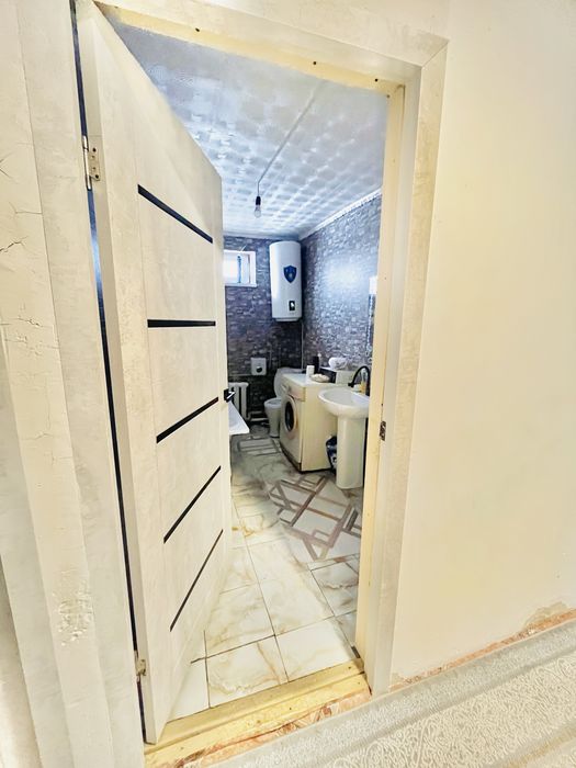 Тез арада үй сатылады.