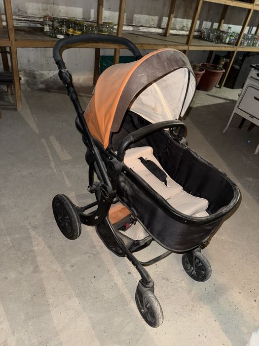 Kolyaska juda yaxshi holatda