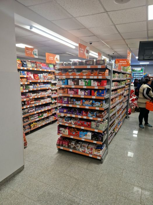 Amenajare rafturi magazin LA 2 PASI metro