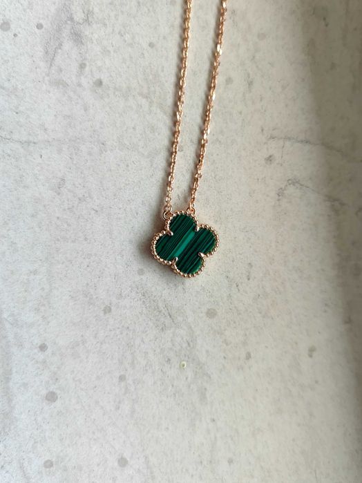 Дамско колие в розово злато с детелина от зелен малахит Van Cleef VCA