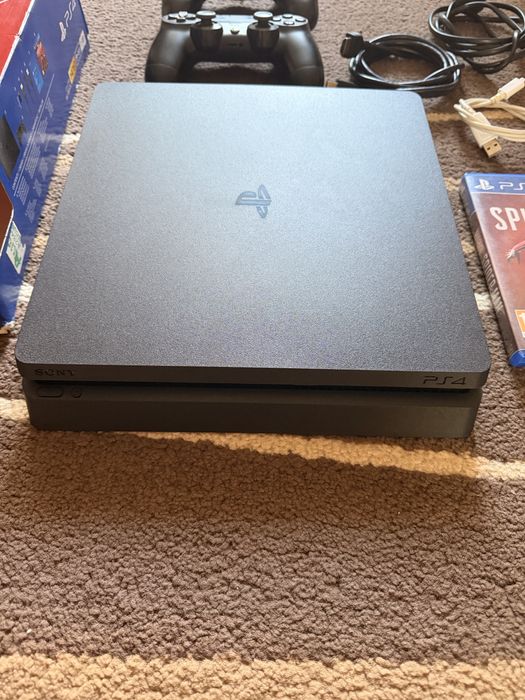 Sony PlayStation 4 Slim – 1TB + 2 controllere + Spider-Man Remastered