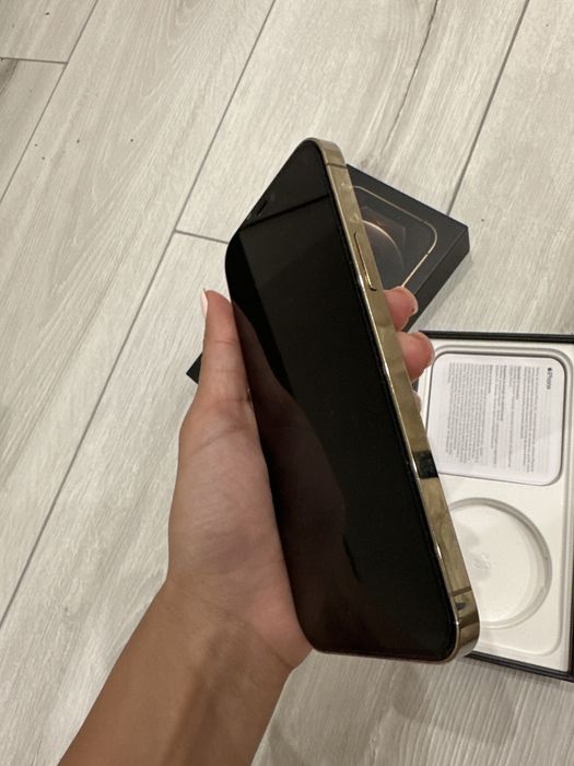 iPhone 12 Pro. 256gb, золотой, 85%