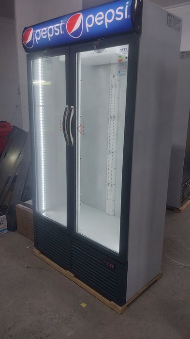 Новые DEVI витринные холодильники  заводской