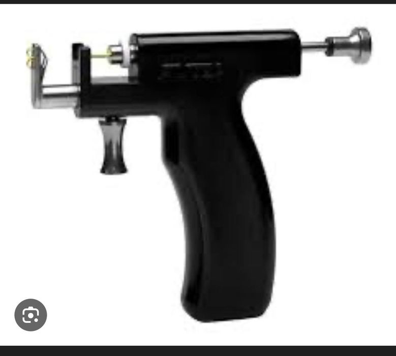 Прокалывание ушей пистолетом детям и взрослым