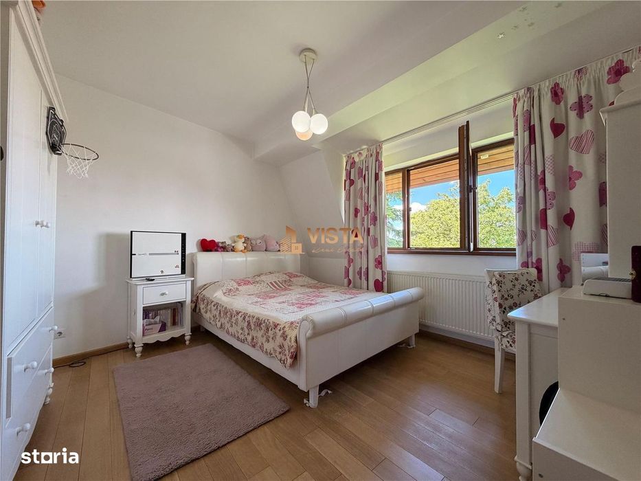Casa tip duplex, zona Centru