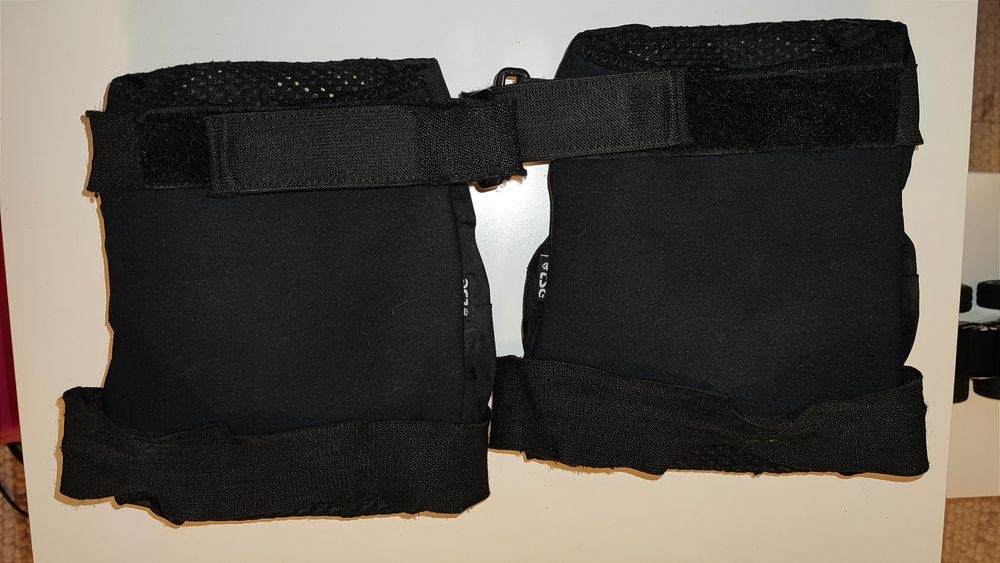 Мото аксесоари, наколенки, очила