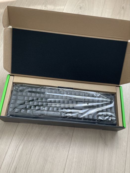 Razer BlackWidow V4 Pro - noua, sigilata