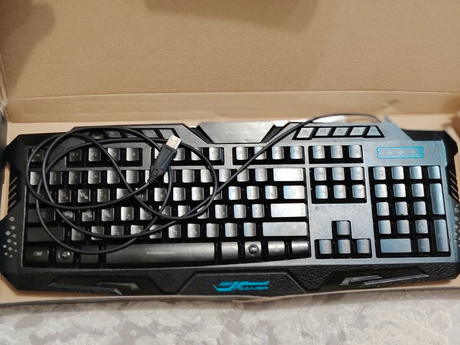 Продаю клавиатуру