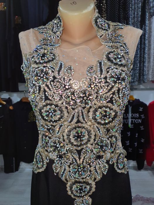 Vecherni kuylaklar ansamblga kiysa ham buladi