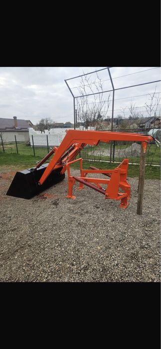 Vând încarcator frontal