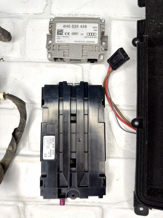 Комплект антена AUDI A6 A7 4G 4G0035502 8V0035507