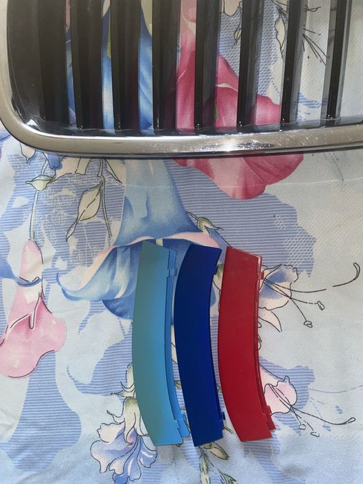 Grile frontale auto + inserții decorative M – aspect sport premium