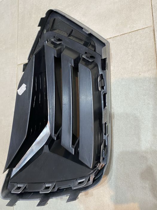 Grila proiector bara fata dreapta audi q3 2019-2023