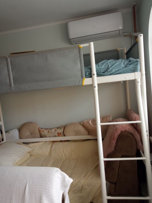 Pat etajat Ikea,din metal,alb,saltea inclusa