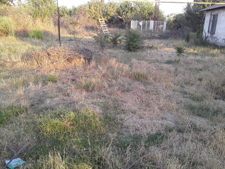 Продаётся дом 32 сотки можно пол участка.