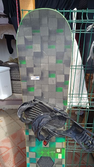 Placa snowboard Burton flying V 62 cu legături fastec