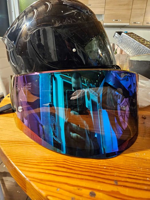 Хамелеонов визьор за каска