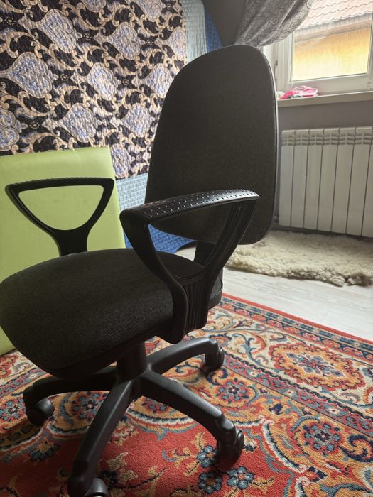 Офисное кресло и для дома