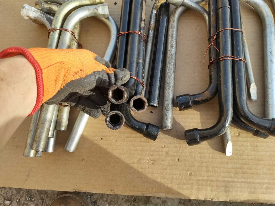 Аварийни Ключове за 17мм 19мм и 21мм Ключ за гуми Оригинал