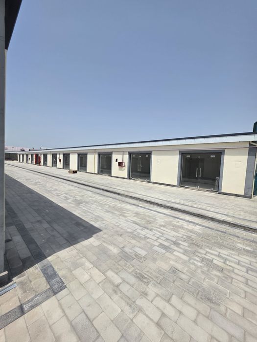 Urganch tuman dehqon bozorida 2 doʻkon sotiladi