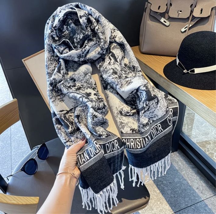 Новый шарф очень мягкое