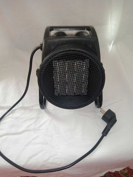 Обогреватель тепловентилятор 2кВт для 30м3 помещения