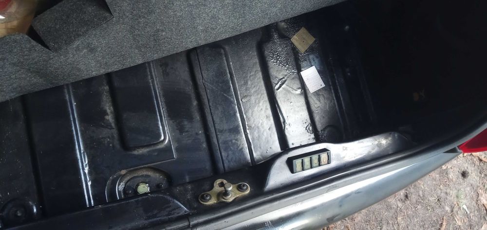 Продавам Форд фиеста 1,4 бензин