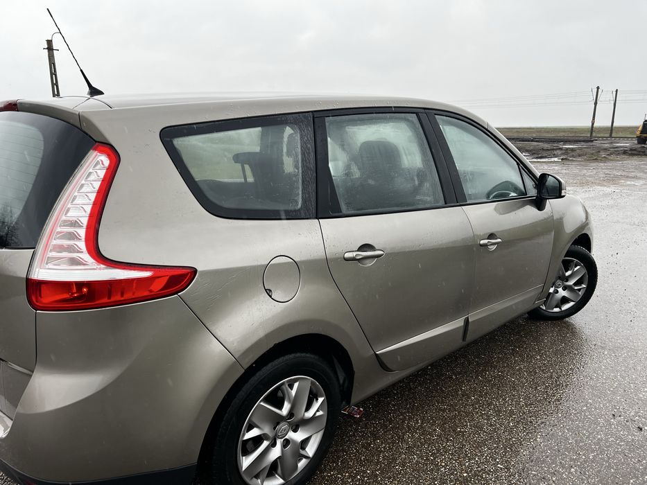 Renault Grand Scenic 1.9 dCi – 7 Locuri