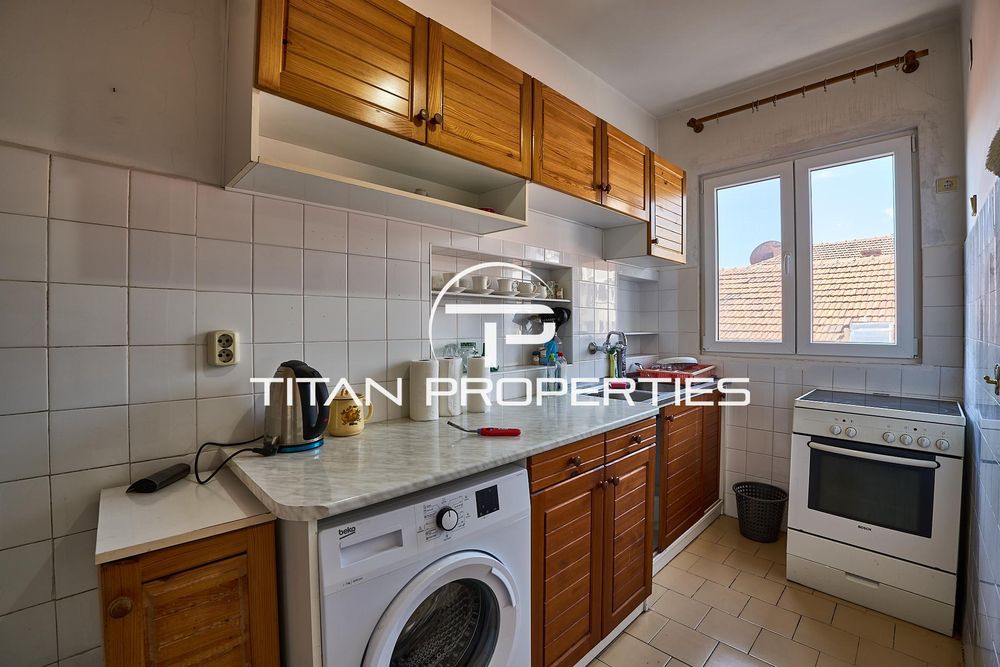 Дава се под наем Етаж от къща в Пловдив, Център - 108 кв.м за 433.5 € - Снимка #1