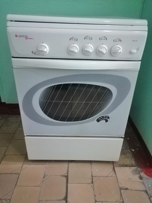 Продам газовую плиту