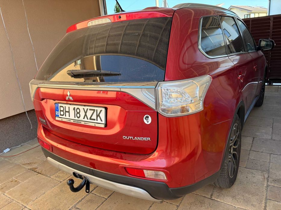 Mitsubishi Outlander 2015 variante la schimb
