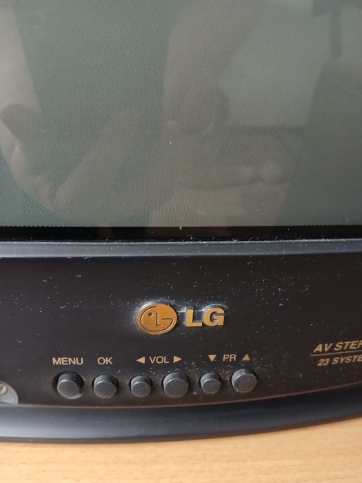 Телевизор  —LG  срочно.