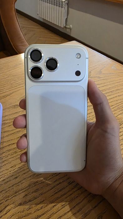 IPhone 17 pro max 256гб e Sim