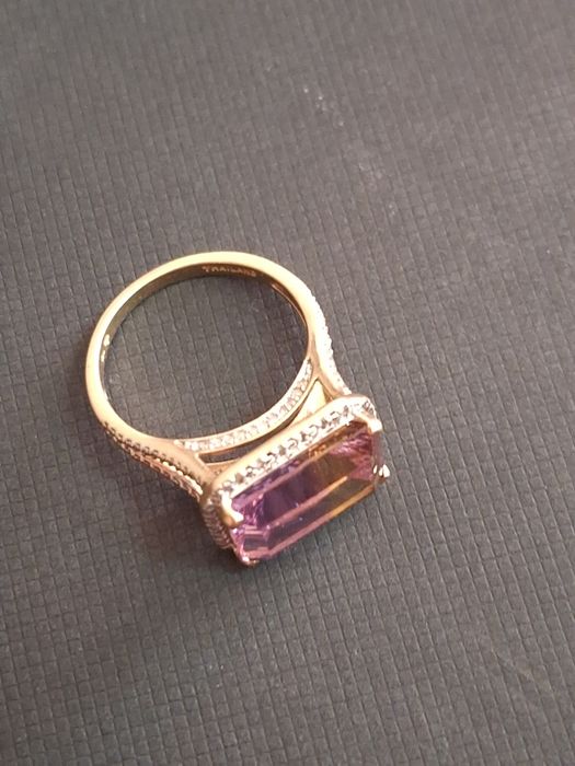 Superb inel vechi din aur de 10k cu ametrin natural si diamante.