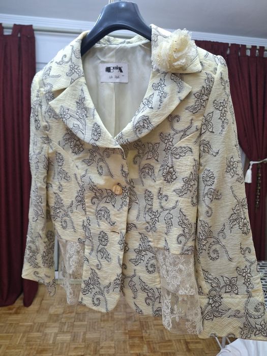 Sacou de ocazie cu maneca trei sferturi