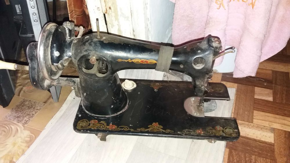 Продам швейную машинку