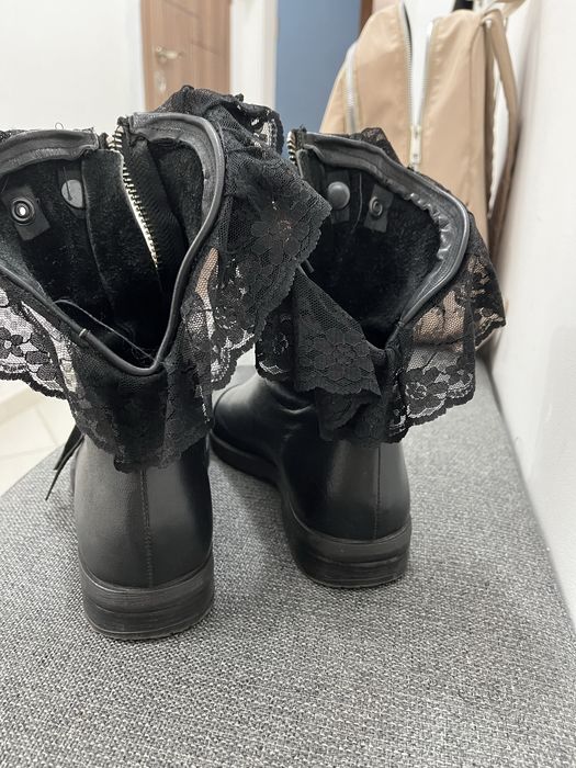 Боти, естествена кожа с дантела