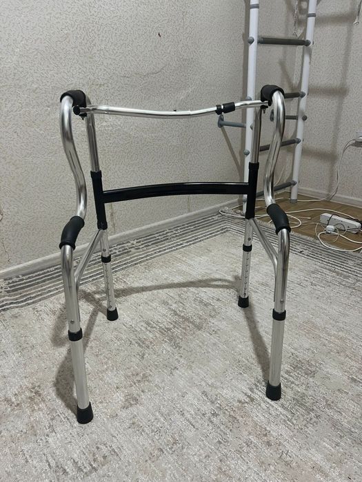 Ходунок для взрослых двухуровневы