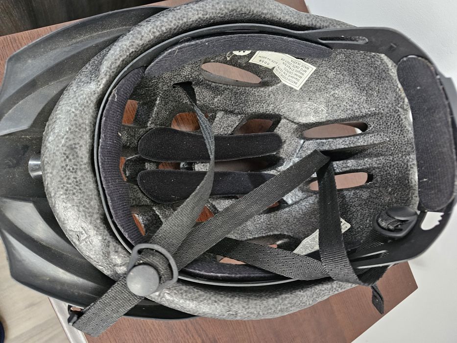 Casca carbon biciclist