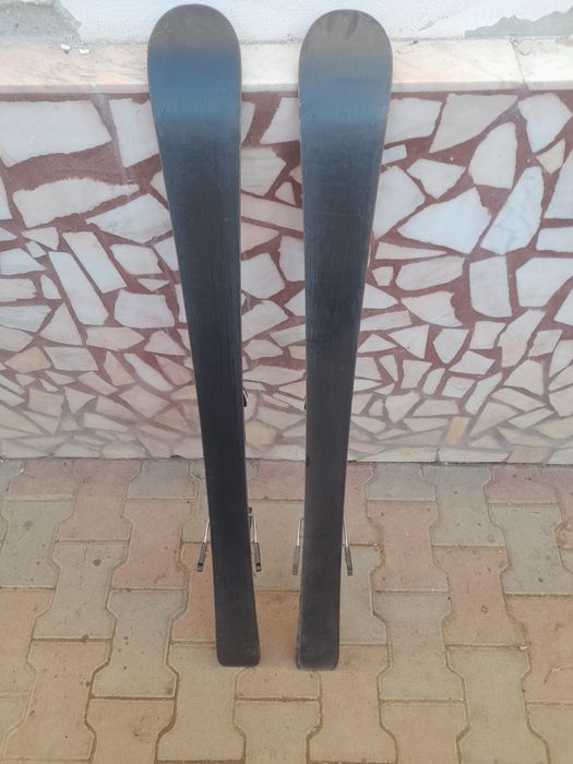 Vând schi cu clapare pentru copii