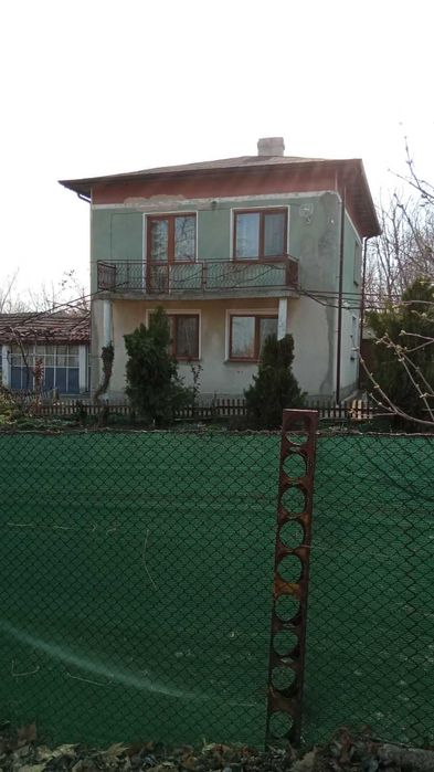 Двуетажна къща в Малина