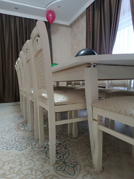 Стол со стульями