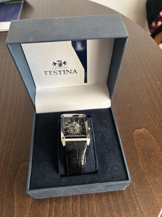 Часовник FESTINA