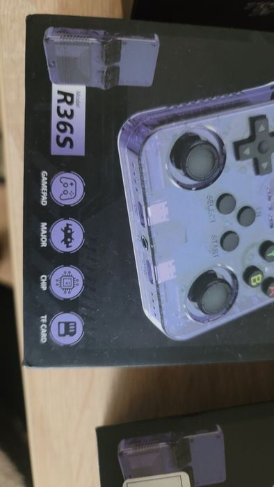 Преносима ретро игра конзола със над 16000 игри!