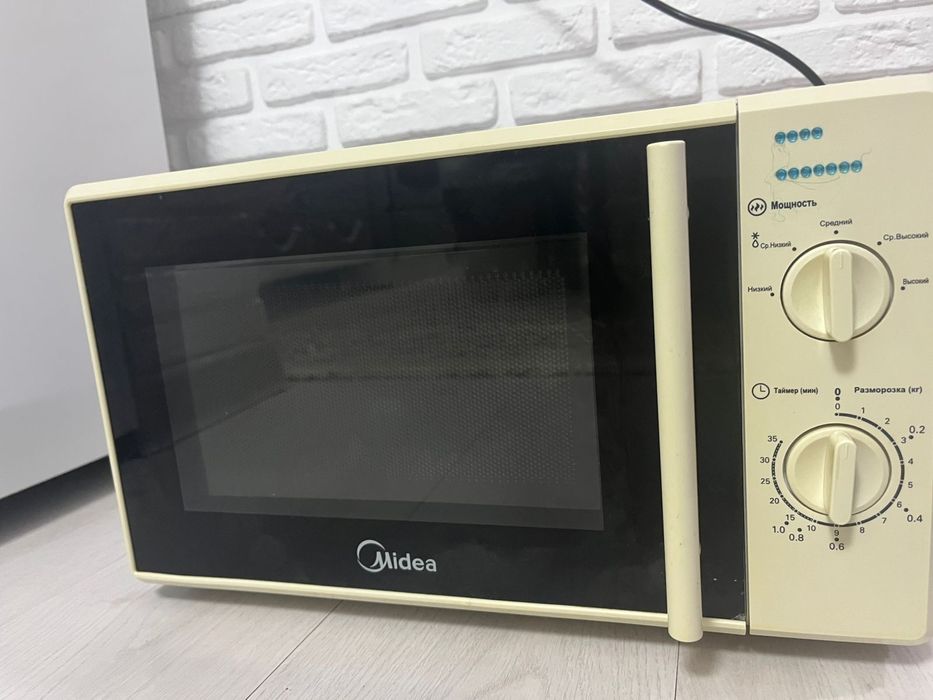 Микроволновка Midea