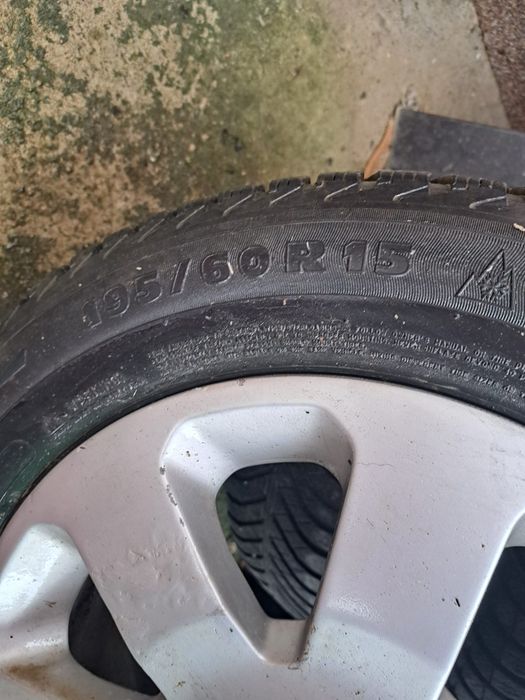Vând jante 195/60R15