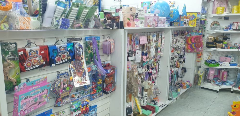 Продам торговое оборудование,морозилки,камеры