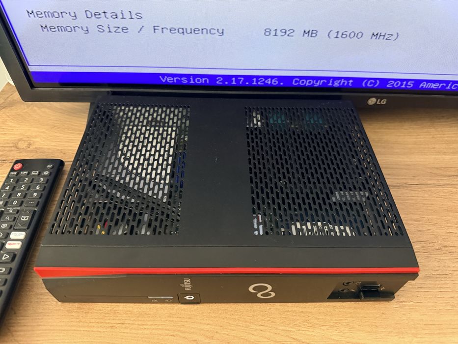 Малък компютър Fujitsu Futro S930