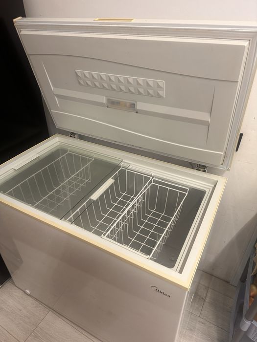 Морозильник  большой продам